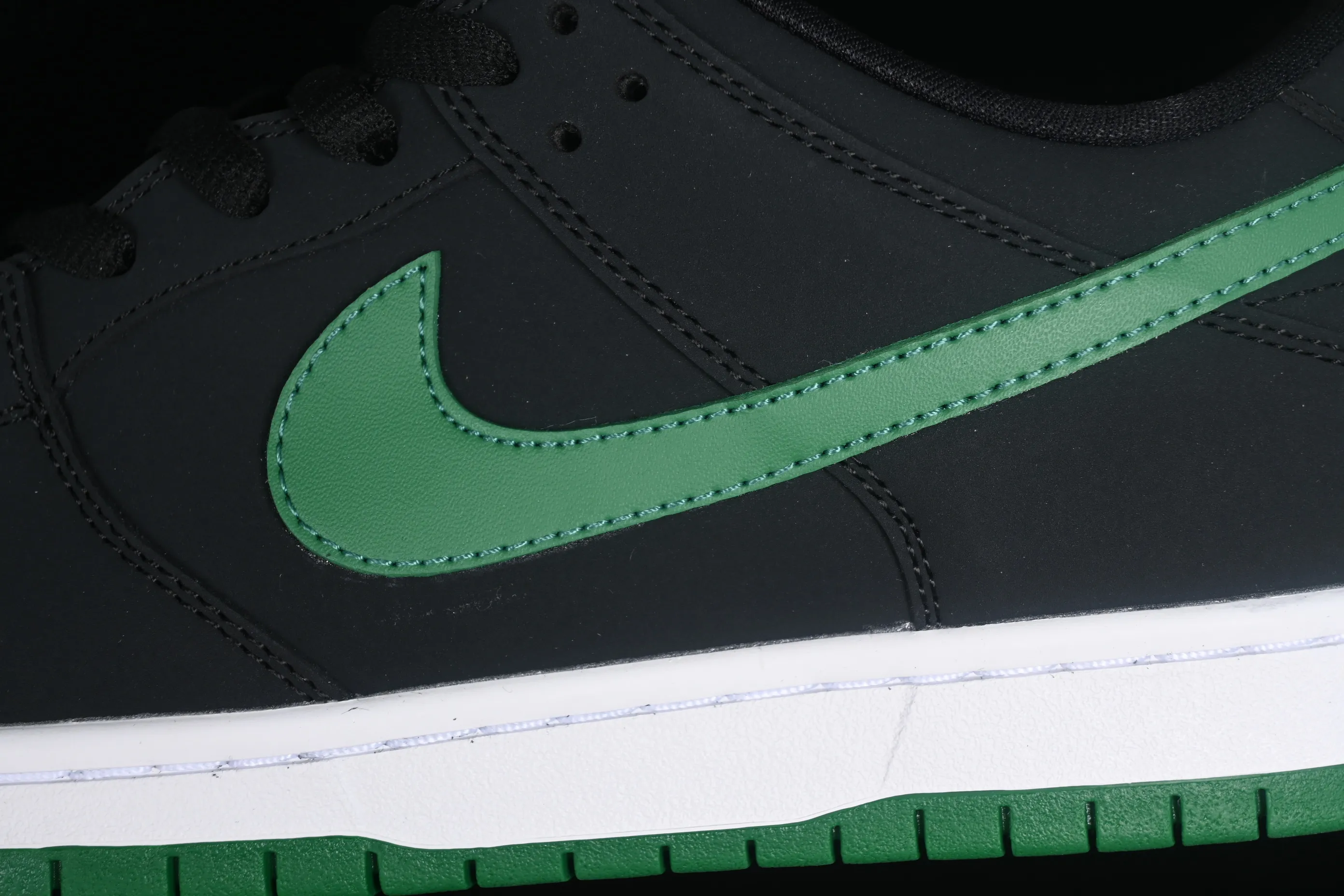 All categories Nk SB Dunk series Nk SB Dunk Low low-top sneakers K version Nk SB Dunk Low black and green Dunk series low-top casual sports skateboard shoes BQ6817-005